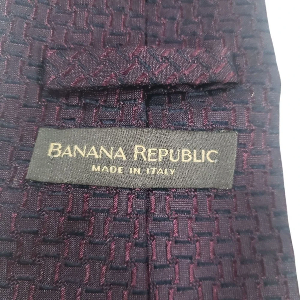 Banana Republic Men's‎ Tie Necktie Designer Luxury Purple Navy Italian Silk